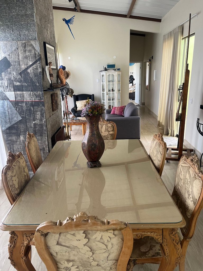 Vista que seduz: lareira, hidro e BalanCéu