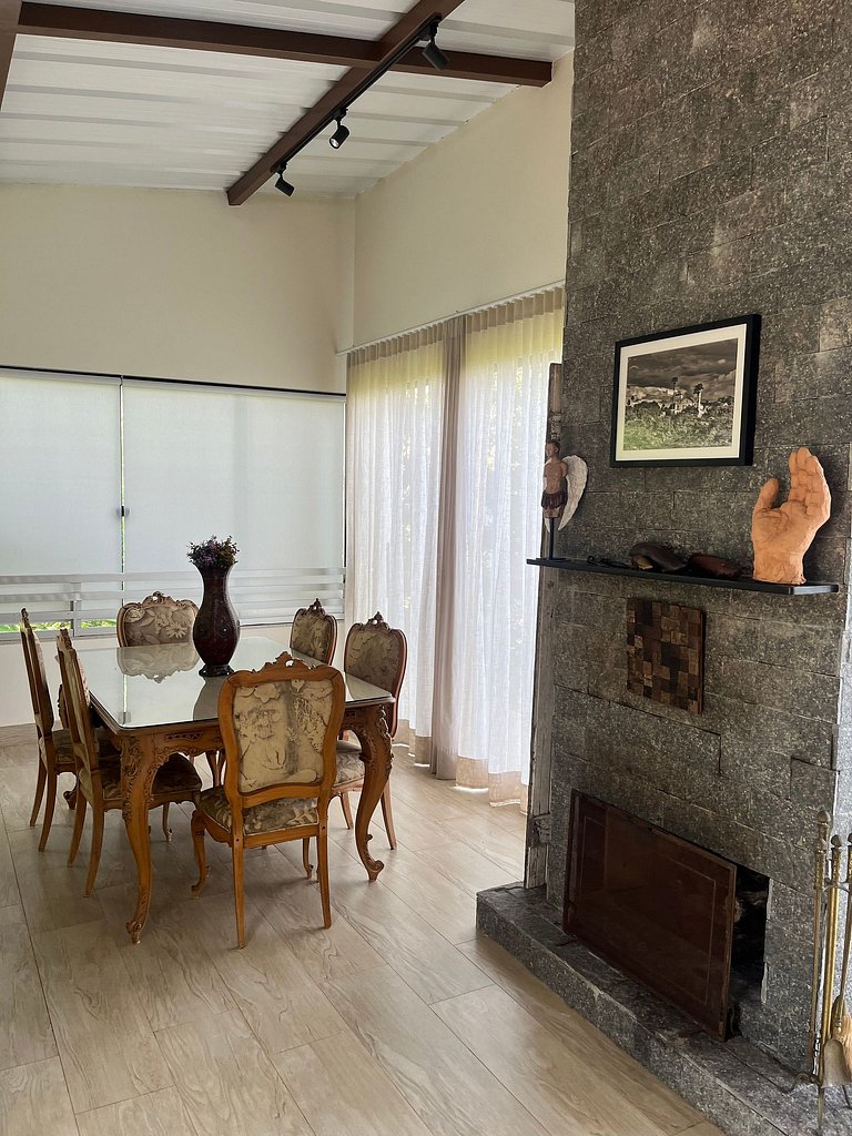 Vista que seduz: lareira, hidro e BalanCéu